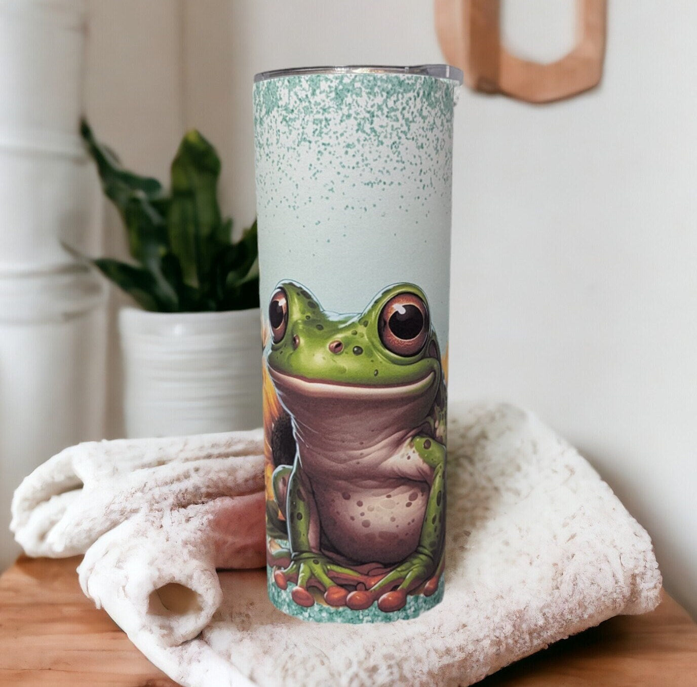 Frog Tumbler With A Glitter Design 20oz With Reusable Straw, Can Be Personalized