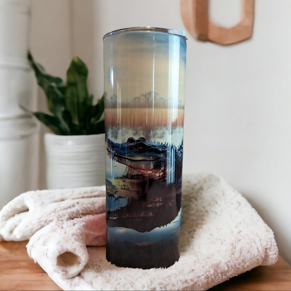 Alligator Tumbler 20oz With A Reusable Straw