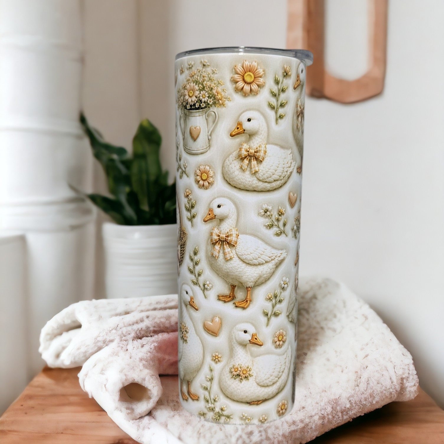 Goose Tumbler 20oz With A 3D Design Includes A Reusable Straw
