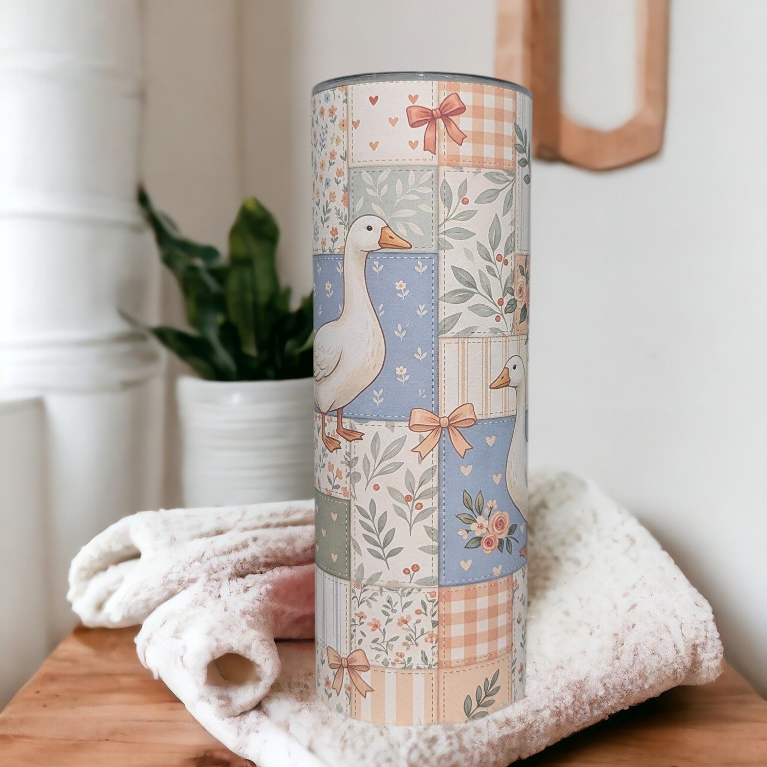Goose Tumbler With A Patchwork Design 20oz With Reusable Straw