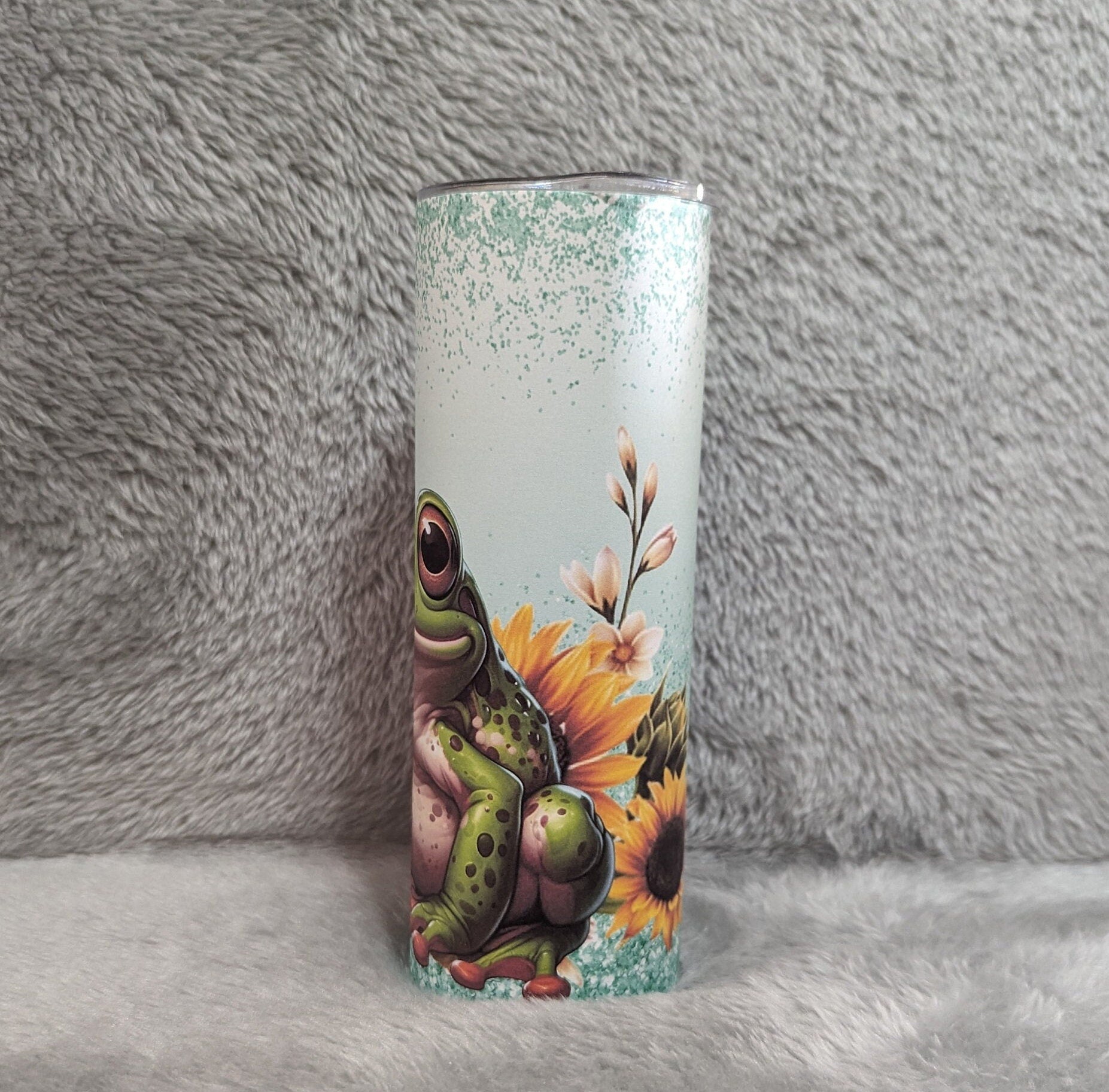 Frog Tumbler With A Glitter Design 20oz With Reusable Straw, Can Be Personalized