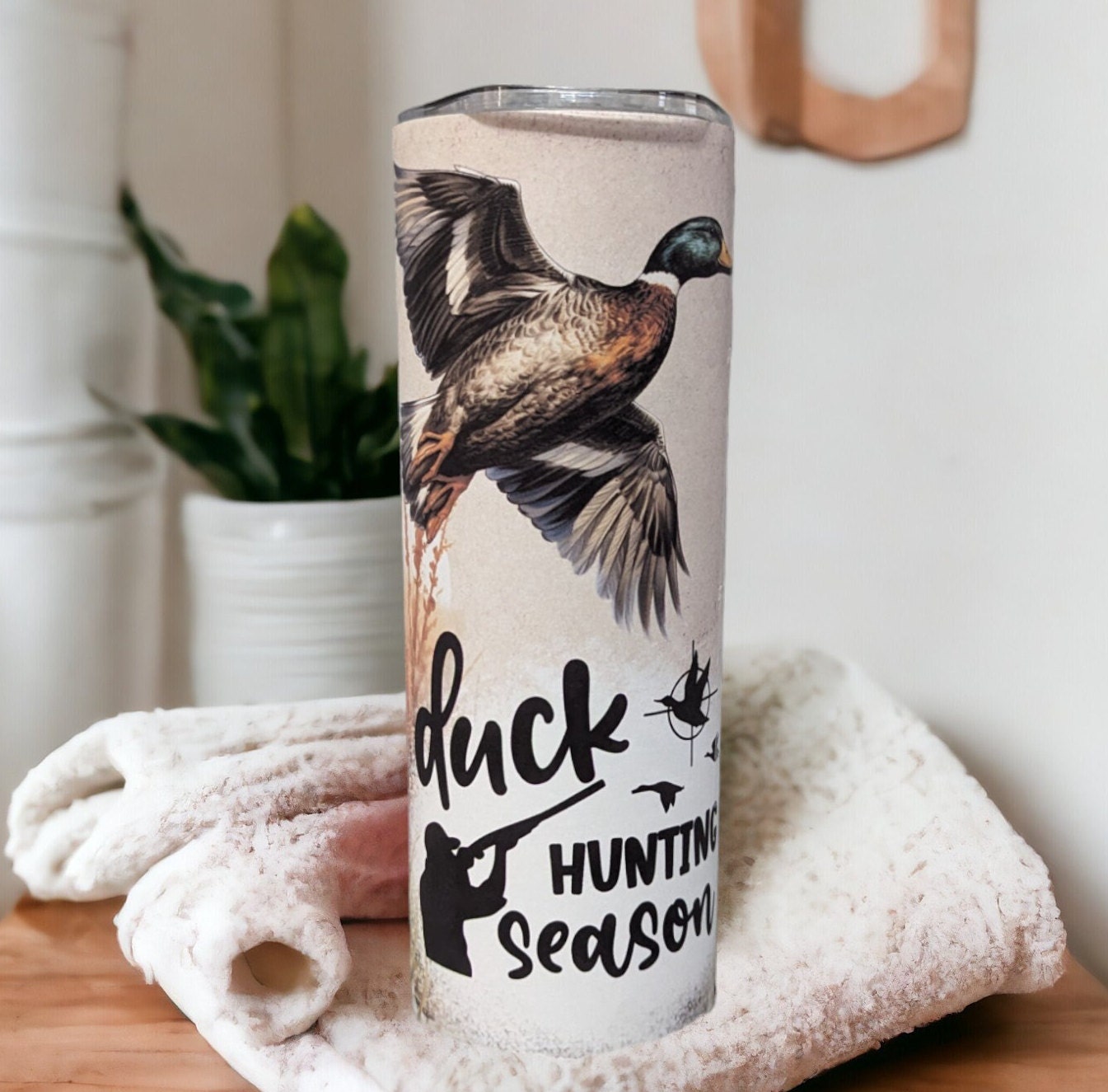 Duck Hunting Season Tumbler - Perfect for Hunters with Duck Hunting Dogs, Includes Reusable Plastic Straw, For Hot Or Cold Drinks