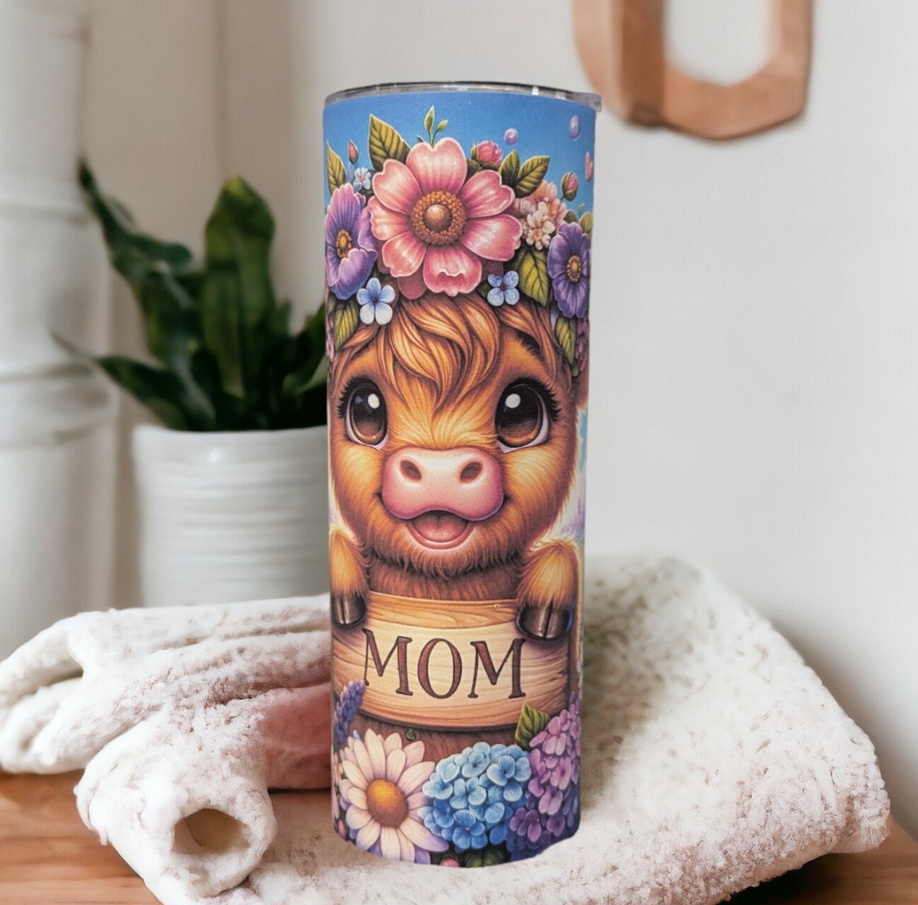 Adorable Highland Cow Mom Tumbler with Reusable Straw - Perfect Gift Idea, Can Be Personalized, Highland Cow Lover Gift, Gift For Mom