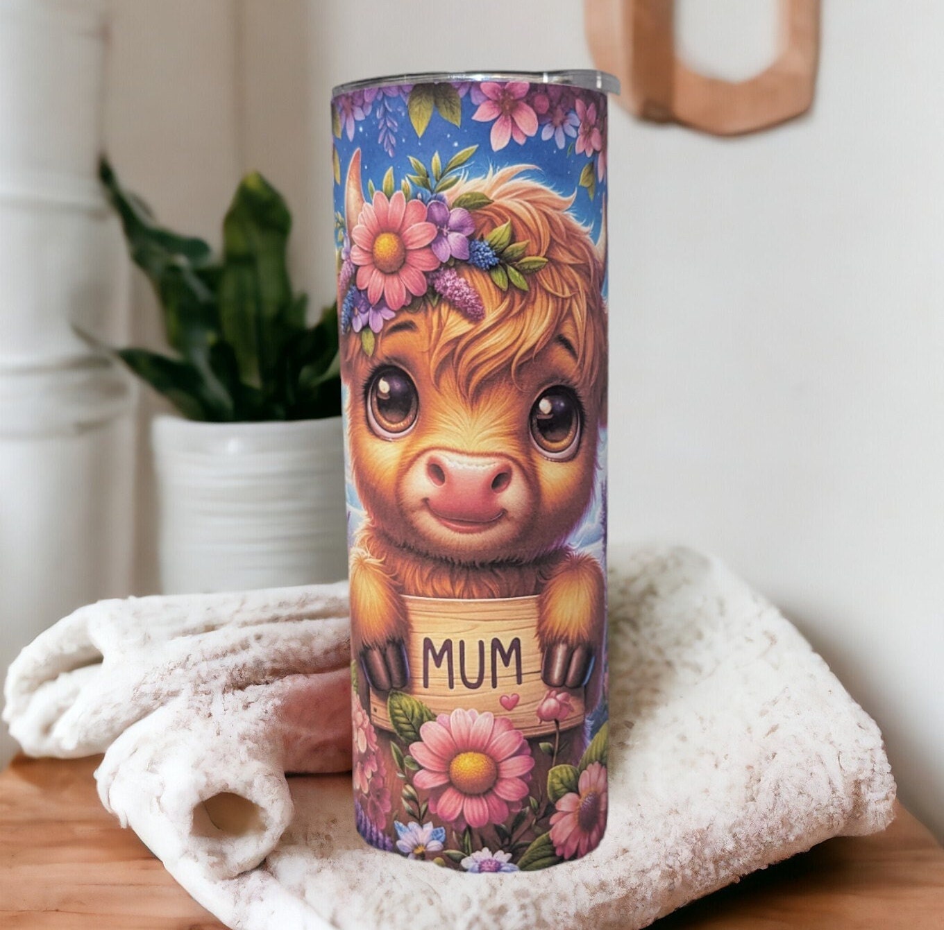 Highland Cow Tumbler with Adorable Calf, MUM Sign, and Flowers, Includes  Straw - Perfect Gift Idea, Can Be Personalized, Gift For Mom