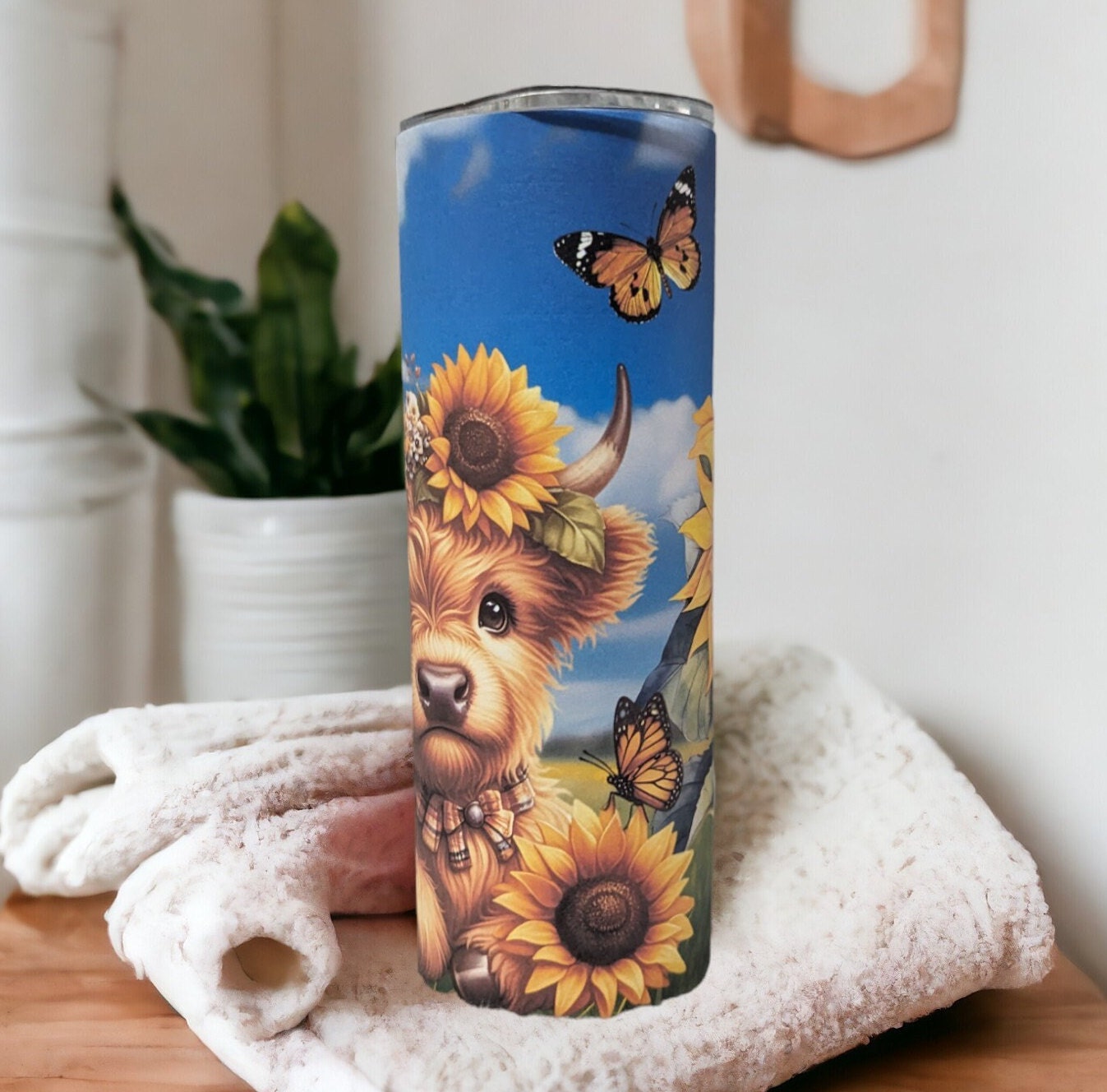Highland Cow Tumbler With Sunflowers Includes A Reusable Straw, Can Be Personalized, Hyland Cow Lover Gift, 20oz Tumbler, Hot Cold Drinkware