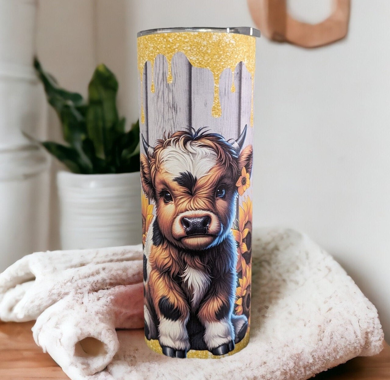 Highland Cow With A Glitter Design 20oz With Reusable Straw, Can Be Personalized
