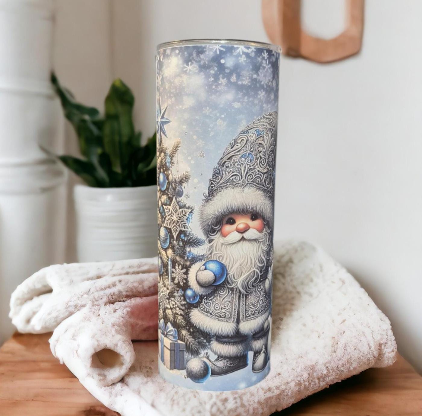 Christmas Gnome Tumbler Can Be Personalized, Includes A Reusable Straw, Winter Gnome Tumbler, Great For Hot and Cold Beverages